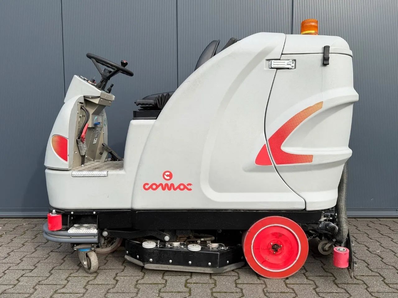 Comac Ultra 85B