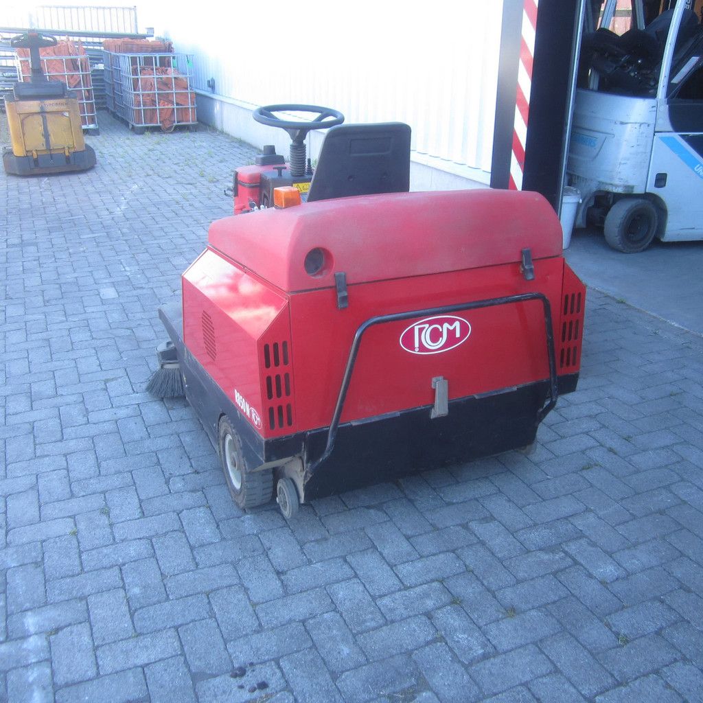 RCM R850 NE, elektrisch, veegbreedte 1.40 mtr.