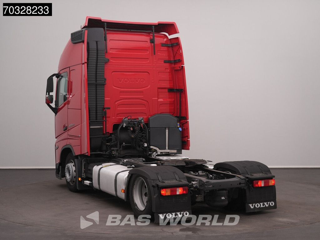 Volvo FH 460 4X2 Mega XL 2x Tanks ACC Navi