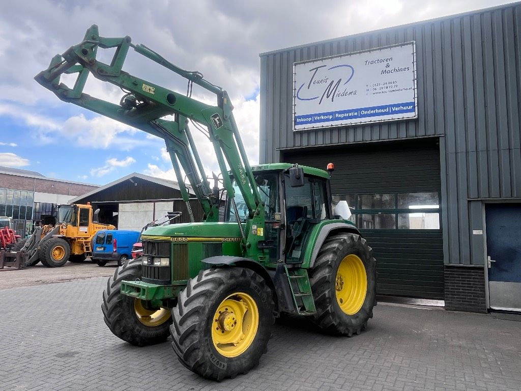 John Deere 6600