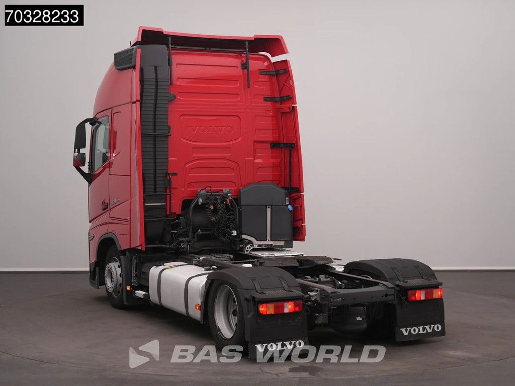 Volvo FH 460 4X2 Mega XL 2x Tanks ACC Navi