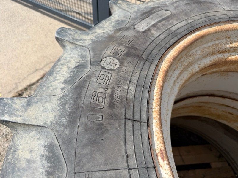 Alliance 420/85 R30 520/85 R42 (16.9R30 20.8R42)