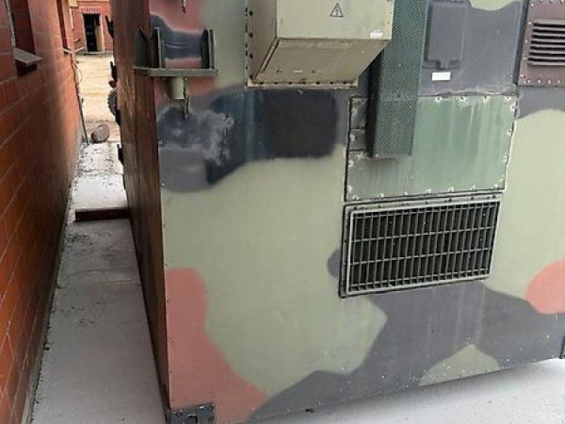 Shelter Container Zeppelin FM2 MAN Lager Koffer isoliert