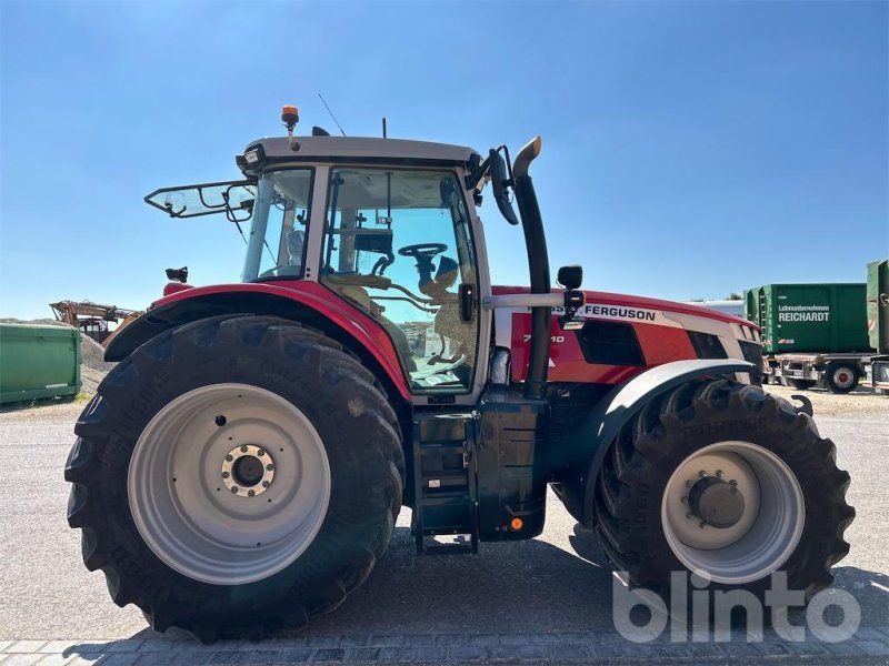 Massey Ferguson 7S.210