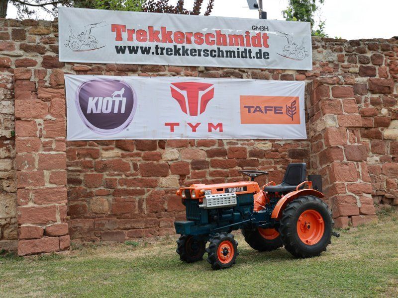 Kubota B 7000