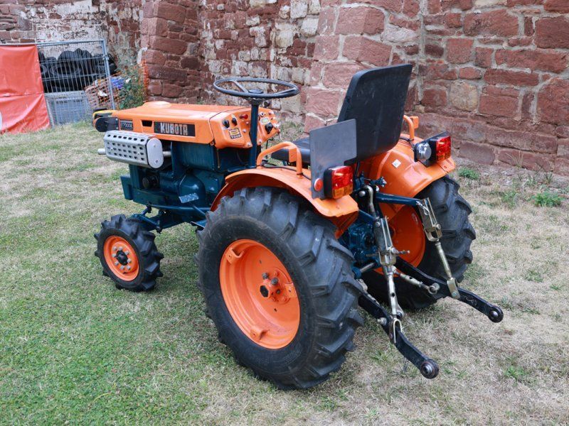 Kubota B 7000