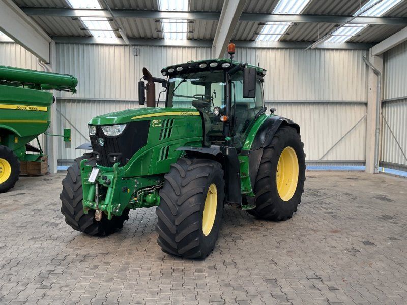 John Deere 6215R