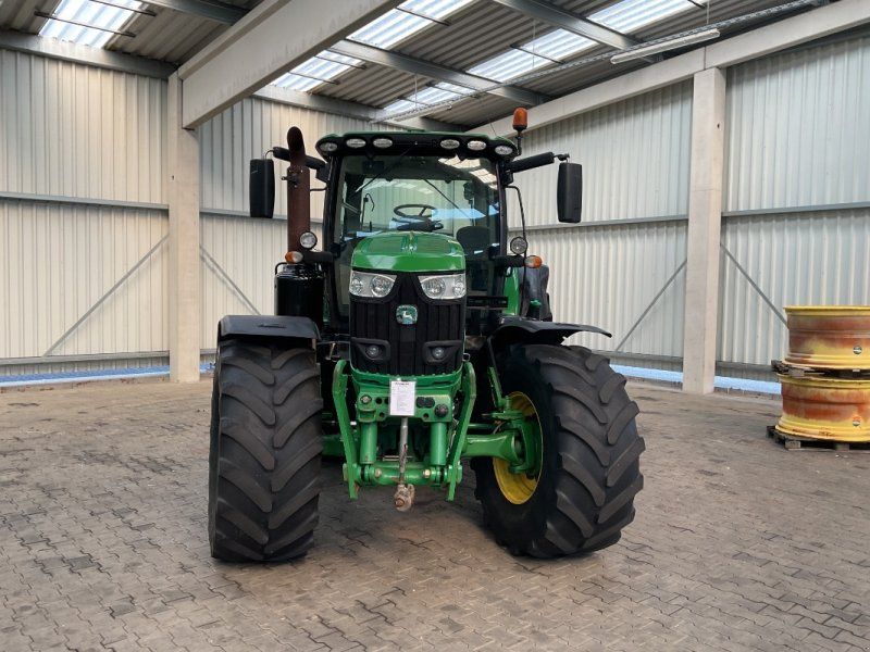 John Deere 6215R