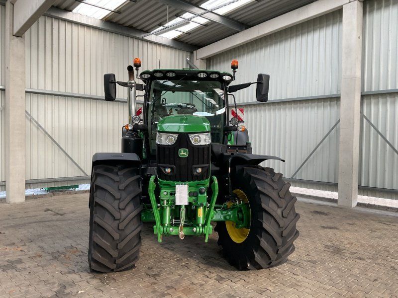 John Deere 6215R