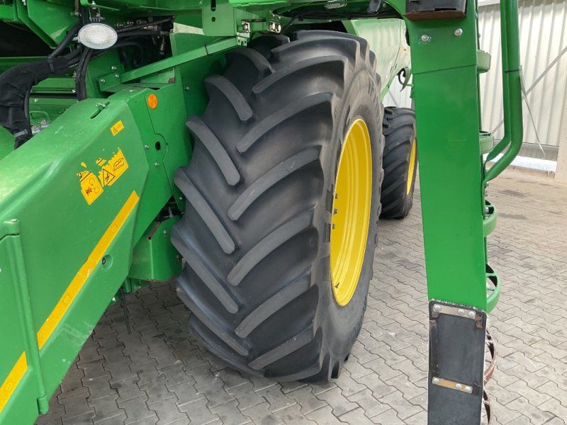 John Deere S680