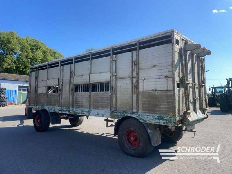 VIEHWAGEN / VIEHANHÄNGER
