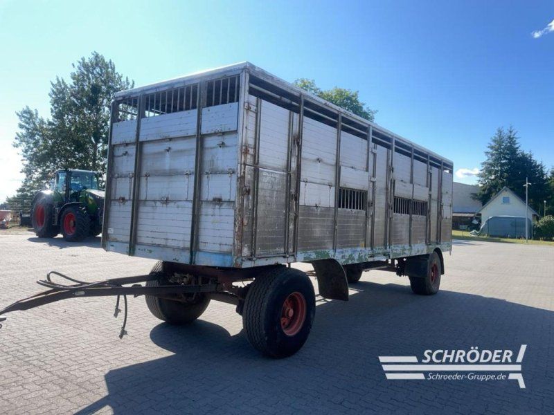 VIEHWAGEN / VIEHANHÄNGER