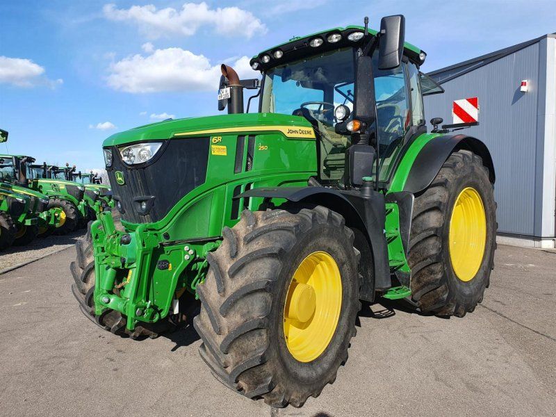 John Deere 6R 250