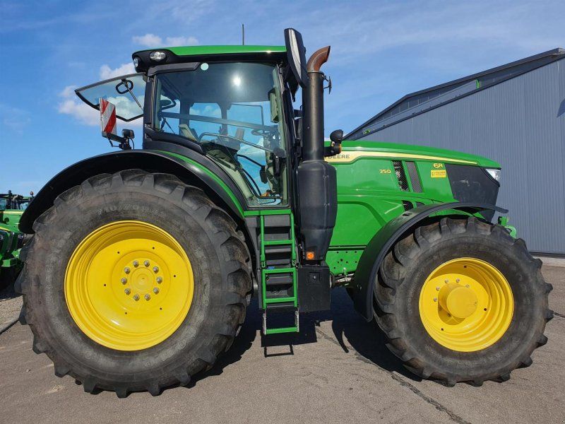 John Deere 6R 250