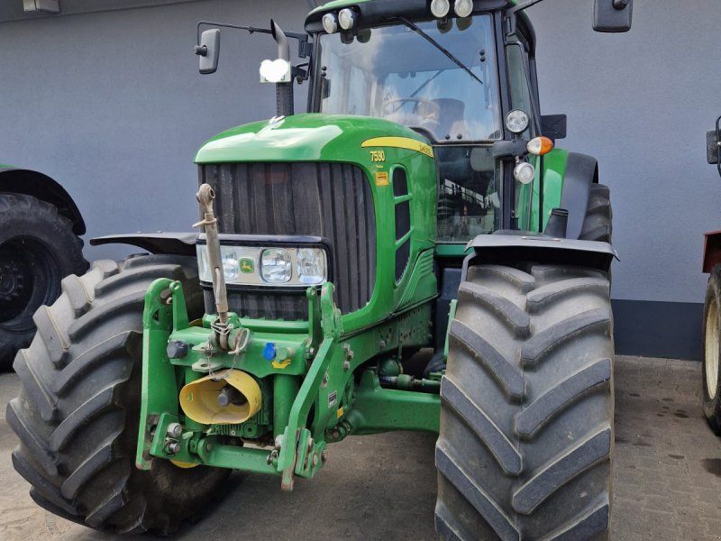 John Deere 7530