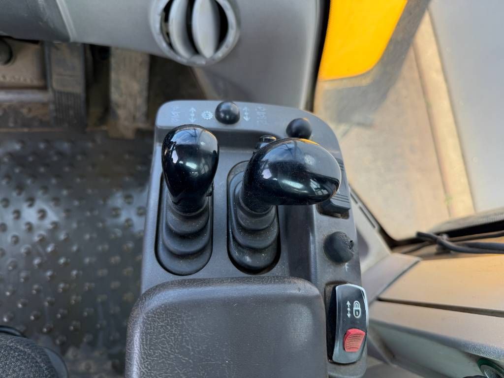 Volvo L180H - Automatic Greasing / Camera