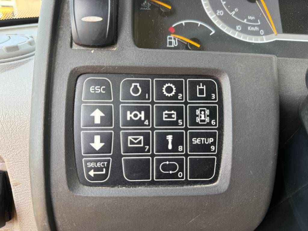 Volvo L180H - Automatic Greasing / Camera