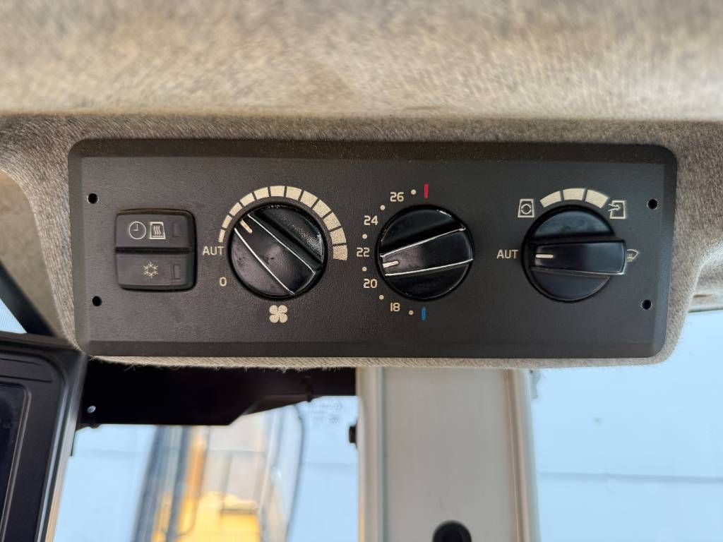Volvo L180H - Automatic Greasing / Camera