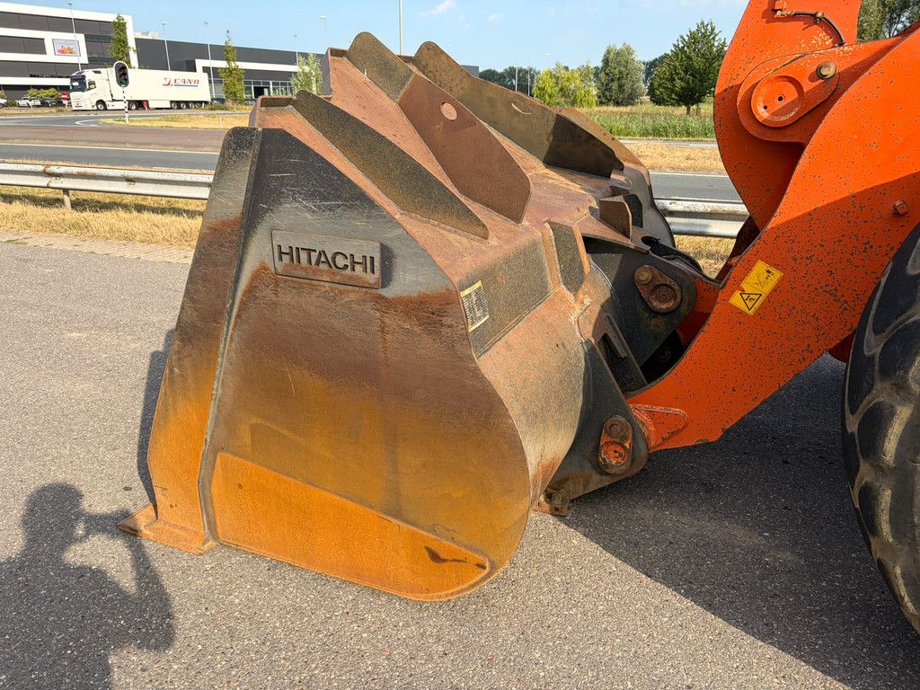 Hitachi ZW310-6