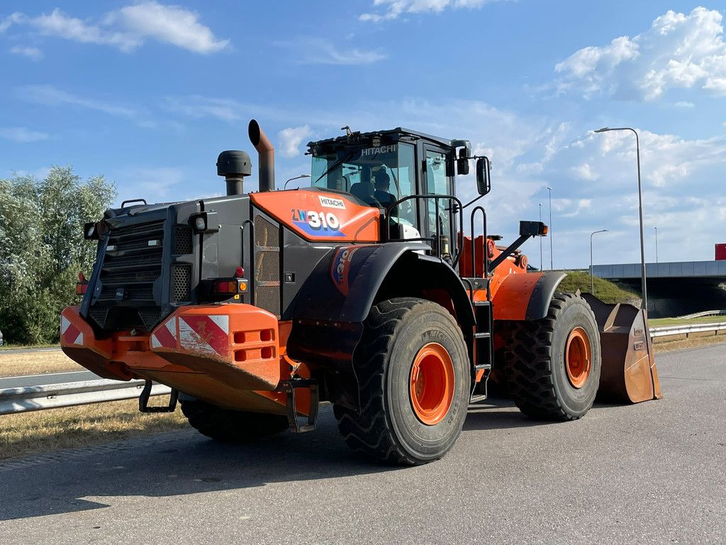 Hitachi ZW310-6