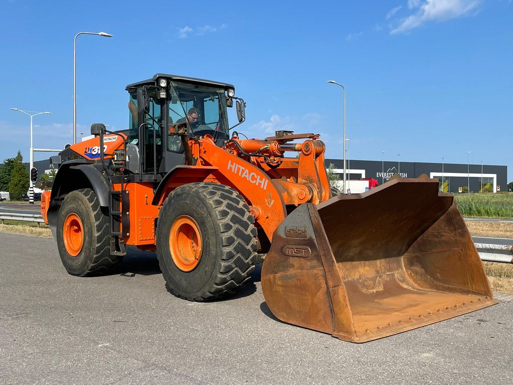 Hitachi ZW310-6