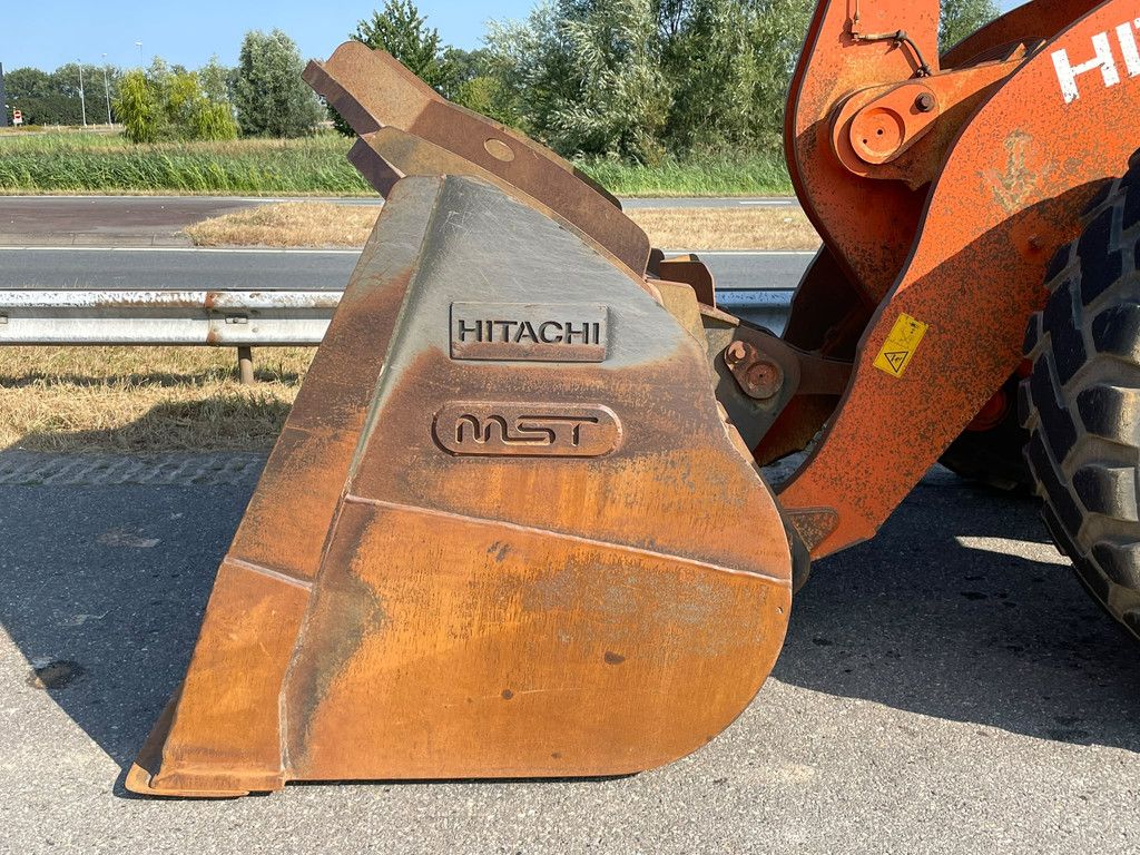 Hitachi ZW310-6