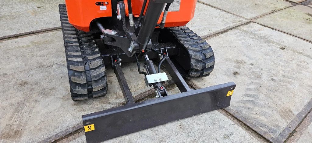Rhinoceros Kubota XN18