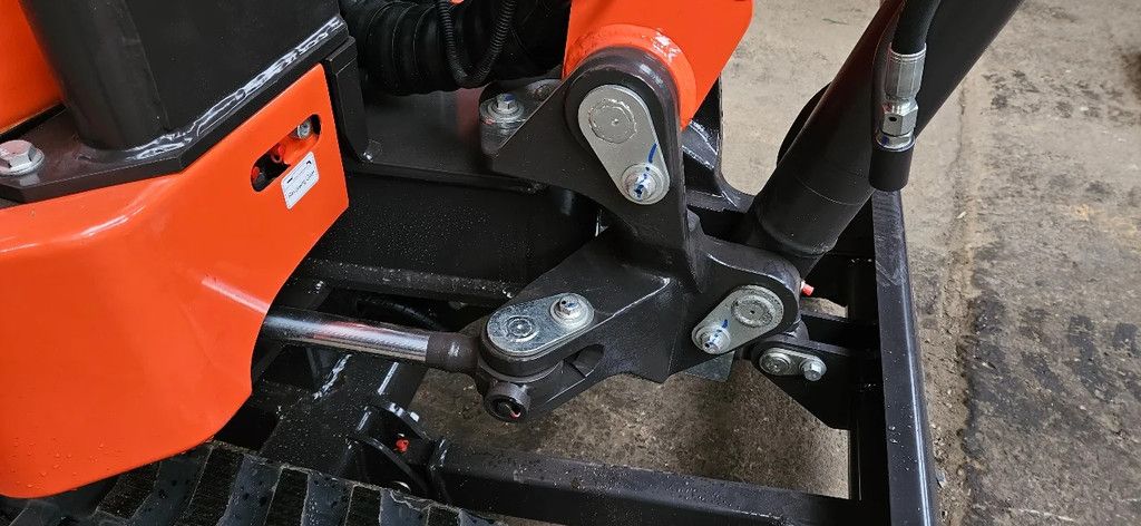 Rhinoceros Kubota XN18