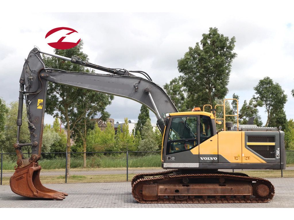 Volvo EC250E NL | QUICK COUPLER | BUCKET