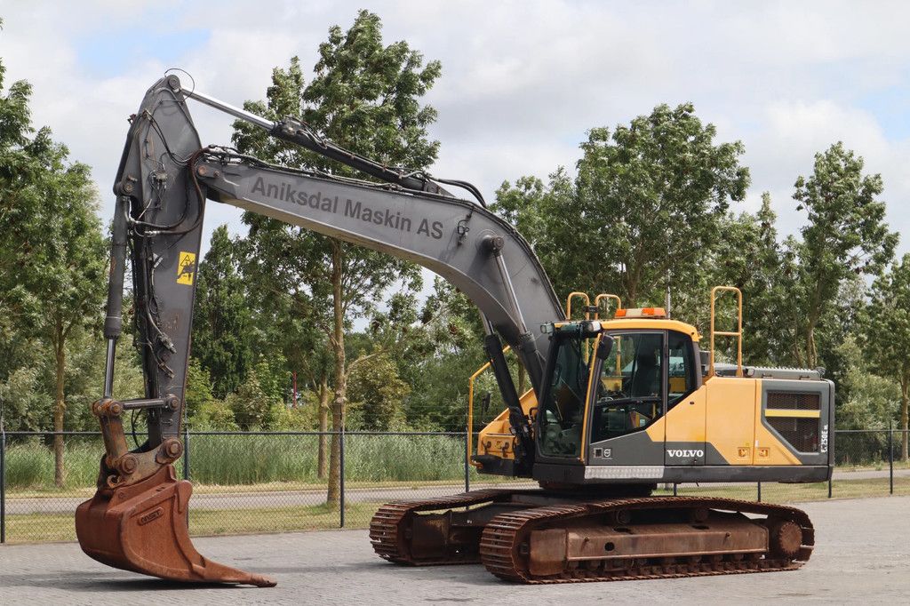 Volvo EC250E NL | QUICK COUPLER | BUCKET