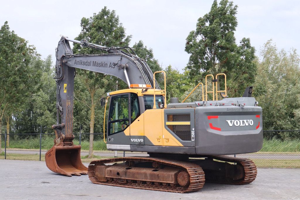Volvo EC250E NL | QUICK COUPLER | BUCKET