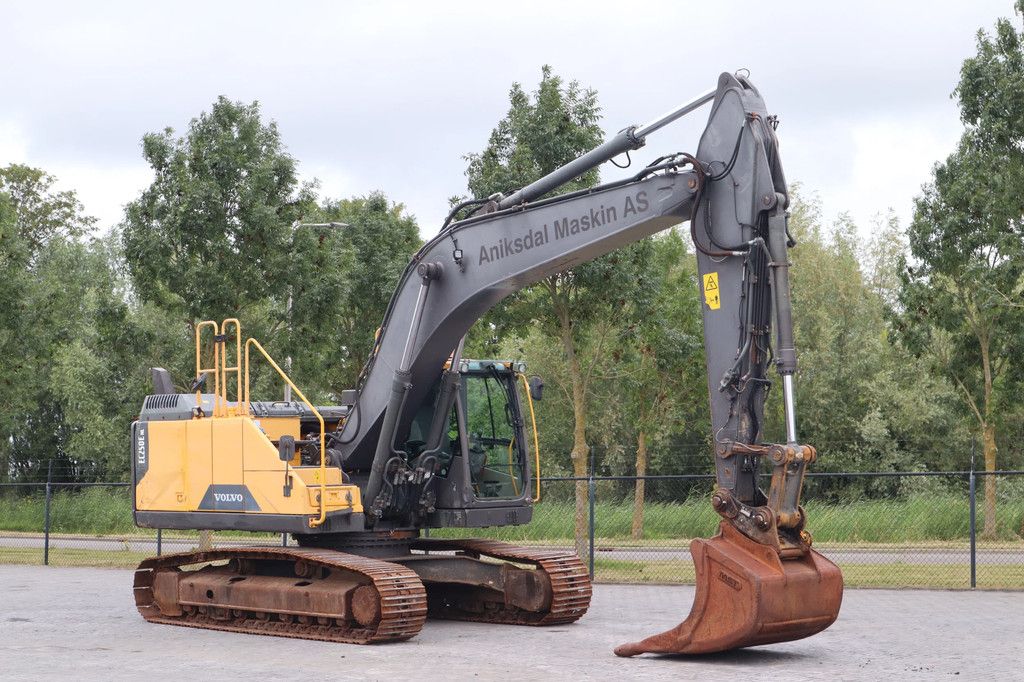 Volvo EC250E NL | QUICK COUPLER | BUCKET