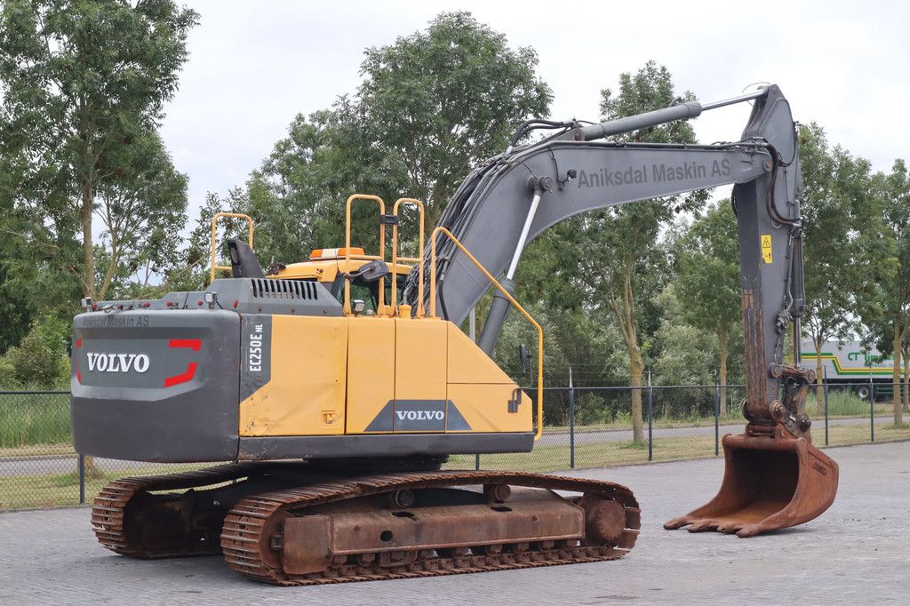 Volvo EC250E NL | QUICK COUPLER | BUCKET