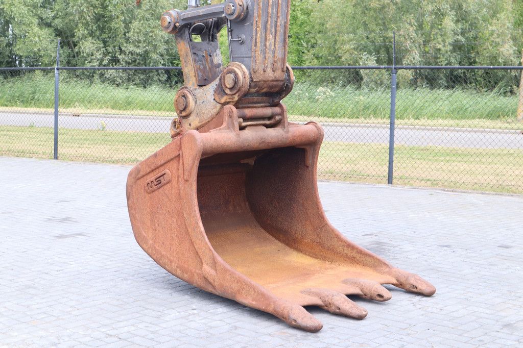 Volvo EC250E NL | QUICK COUPLER | BUCKET