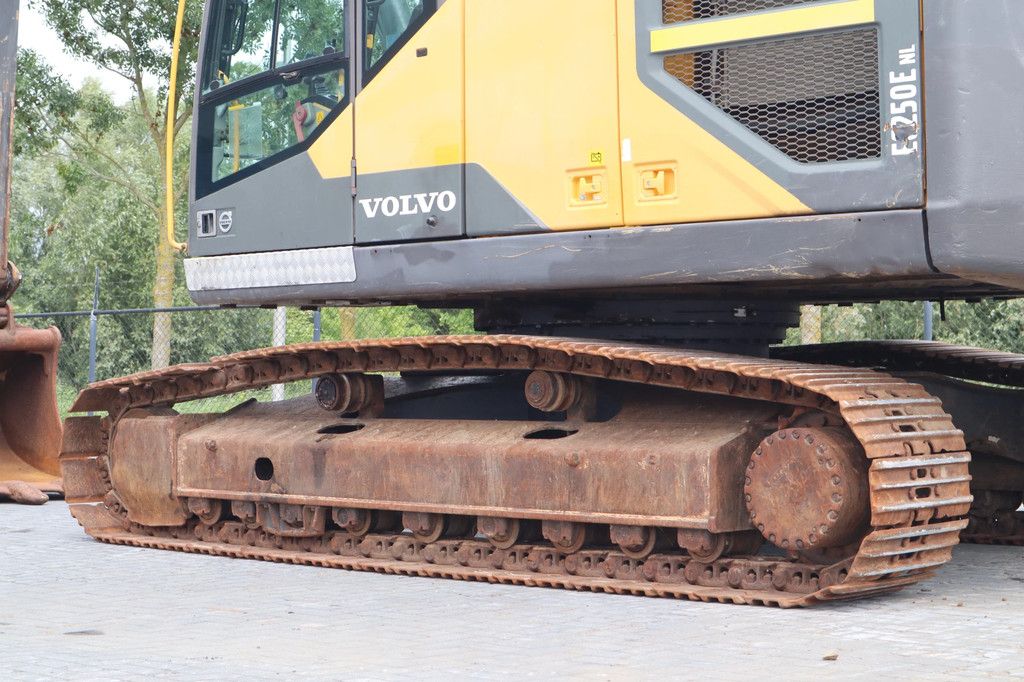 Volvo EC250E NL | QUICK COUPLER | BUCKET