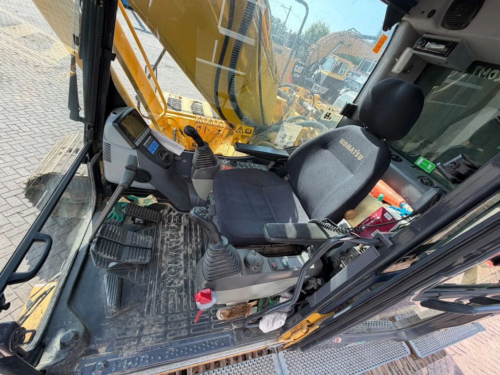 Komatsu PC210LC-8