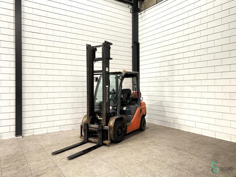 Heftrucks LPG Toyota 02-8 FGF 25 2008 Side-shift