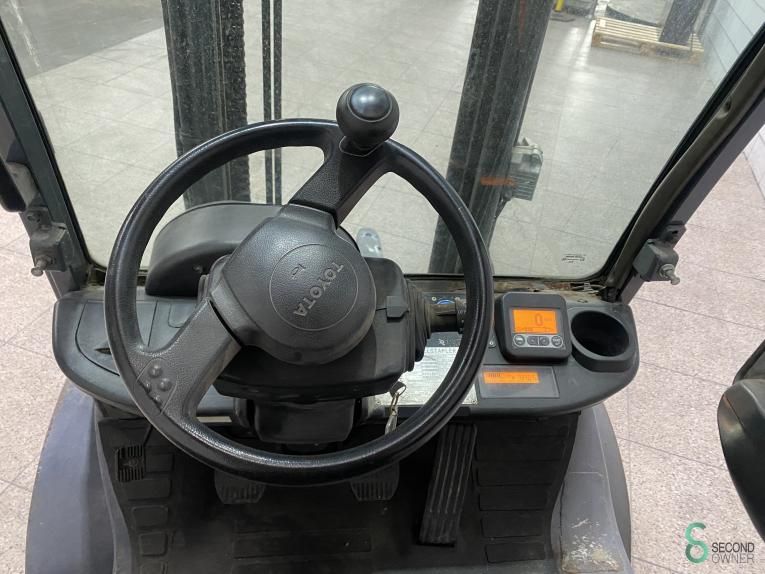 Heftrucks LPG Toyota 02-8 FGF 25 2008 Side-shift