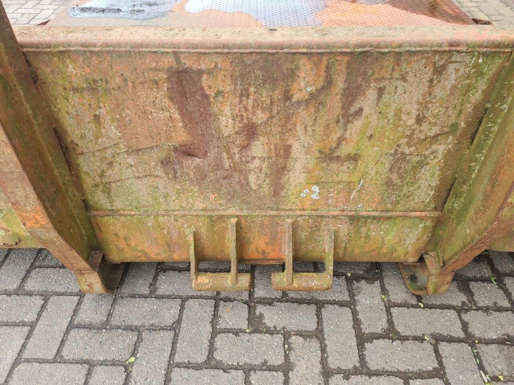 Container flat platform truck body