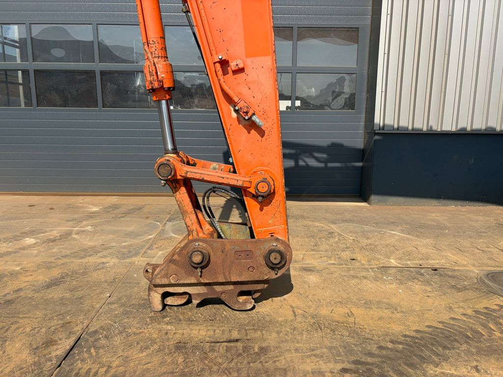 Hitachi ZX210LC-3