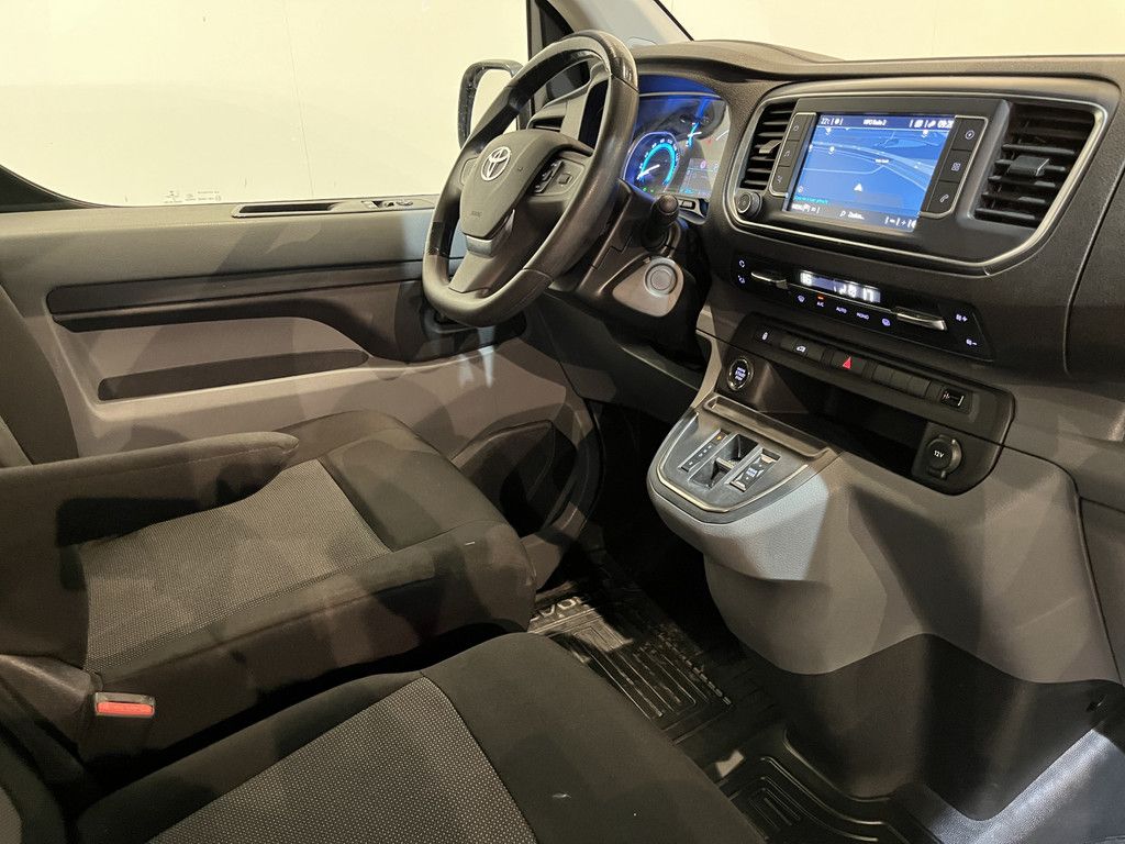 Toyota PROACE Electric Worker Professional L2 Extra Range 75 kWh / 100% Elektrisch !! / Airco / Cruise Control / CarPlay / Camera / Navigatie / 3-Zits / 15.900 KM !!