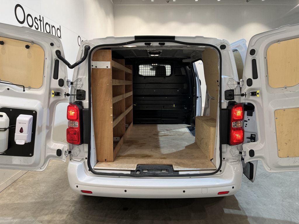 Toyota PROACE Electric Worker Professional L2 Extra Range 75 kWh / 100% Elektrisch !! / Airco / Cruise Control / CarPlay / Camera / Navigatie / 3-Zits / 15.900 KM !!