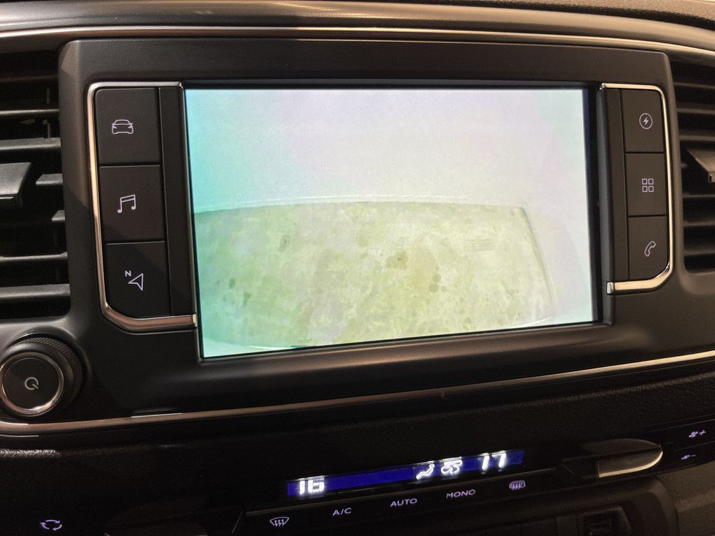 Toyota PROACE Electric Worker Professional L2 Extra Range 75 kWh / 100% Elektrisch !! / Airco / Cruise Control / CarPlay / Camera / Navigatie / 3-Zits / 15.900 KM !!