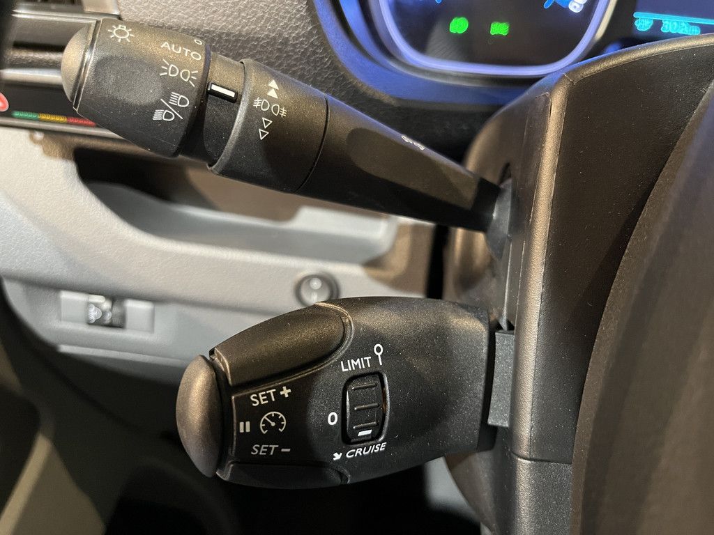 Toyota PROACE Electric Worker Professional L2 Extra Range 75 kWh / 100% Elektrisch !! / Airco / Cruise Control / CarPlay / Camera / Navigatie / 3-Zits / 15.900 KM !!