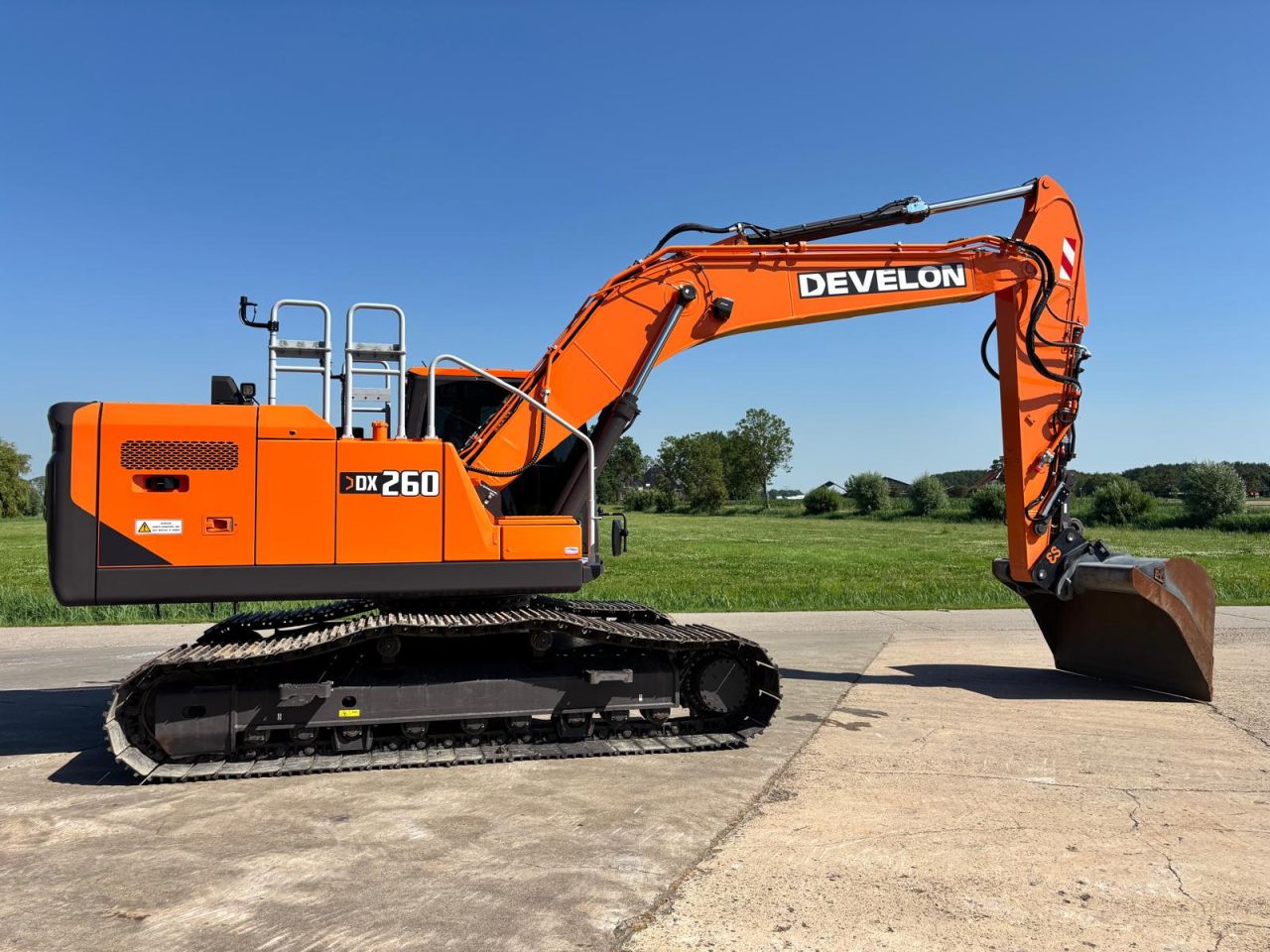 Develon DX260LC-9