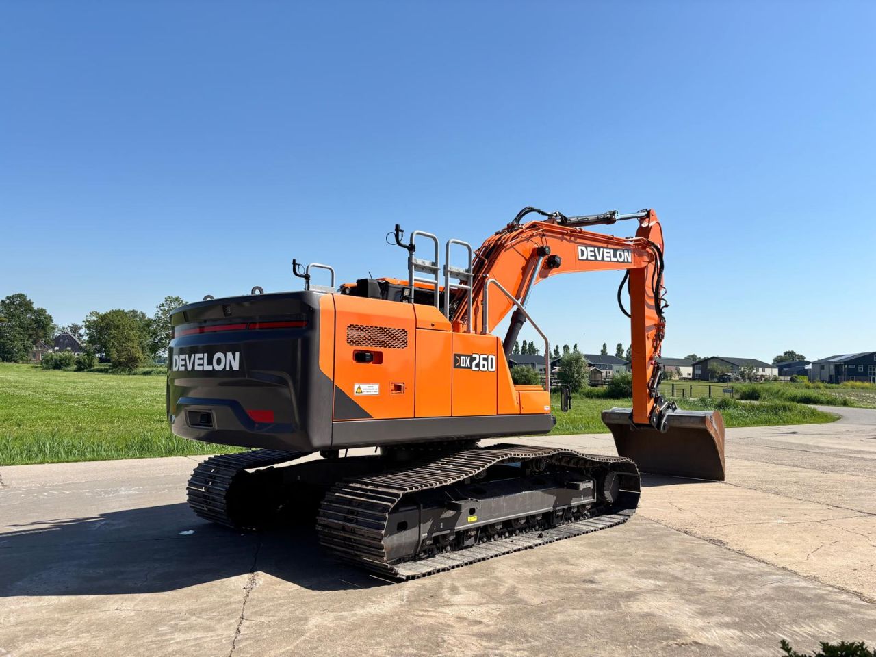 Develon DX260LC-9