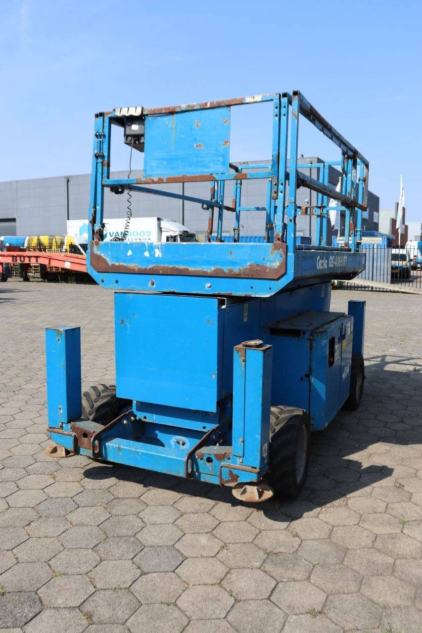 Scherenbühne Genie GS-4069 RT 363 kg 14 m 2012
