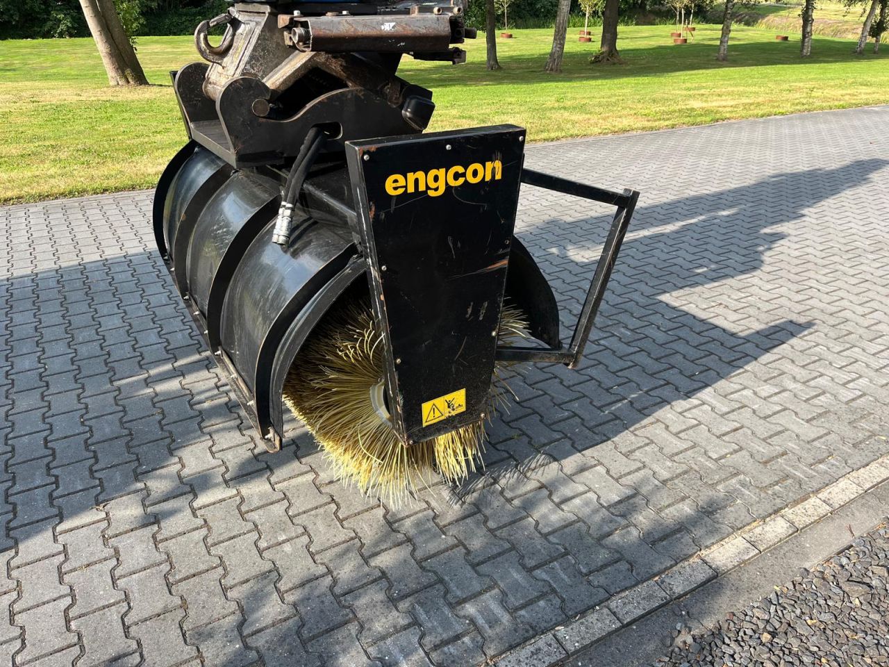 Engcon bezem SR1800