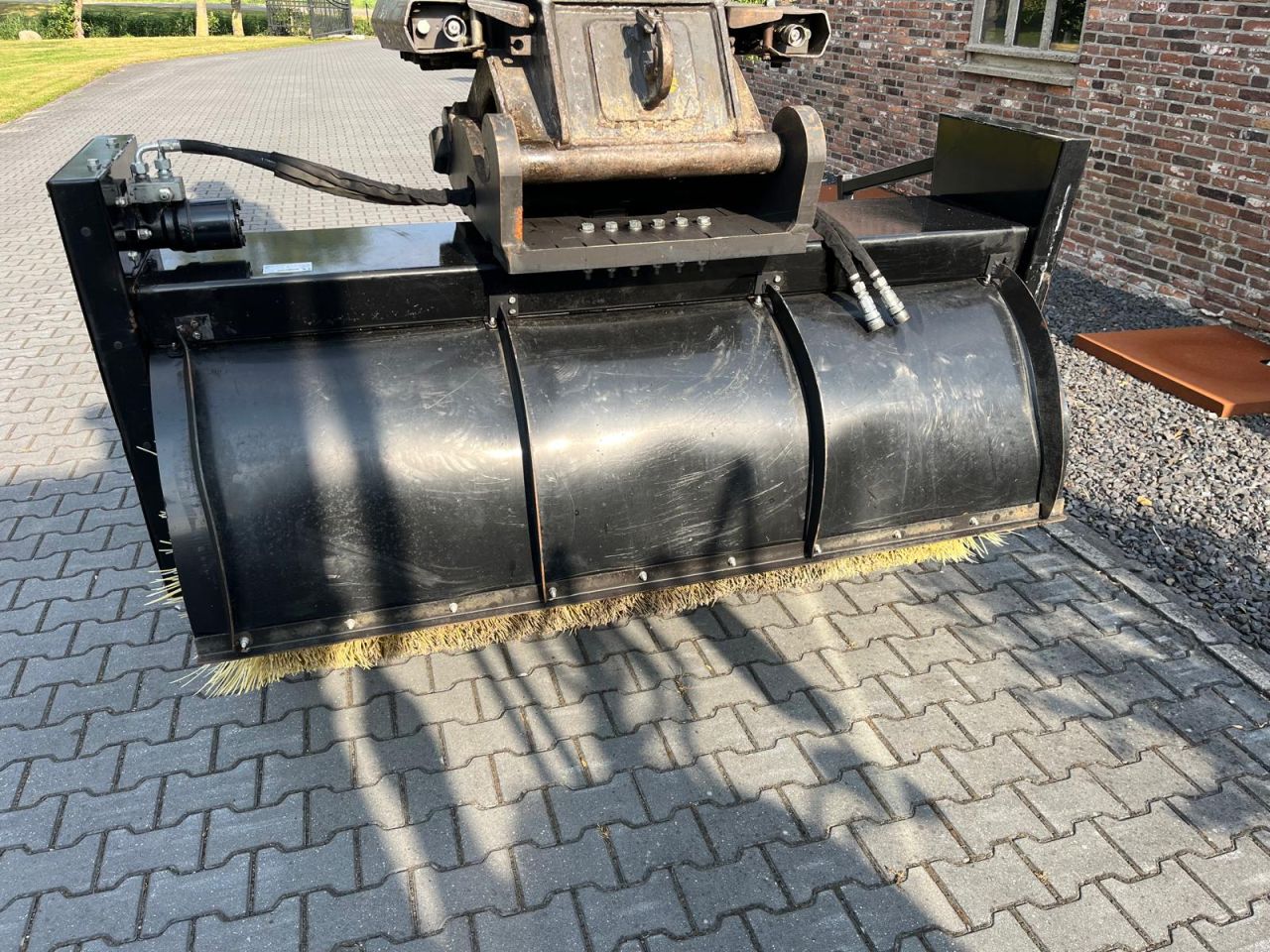 Engcon bezem SR1800