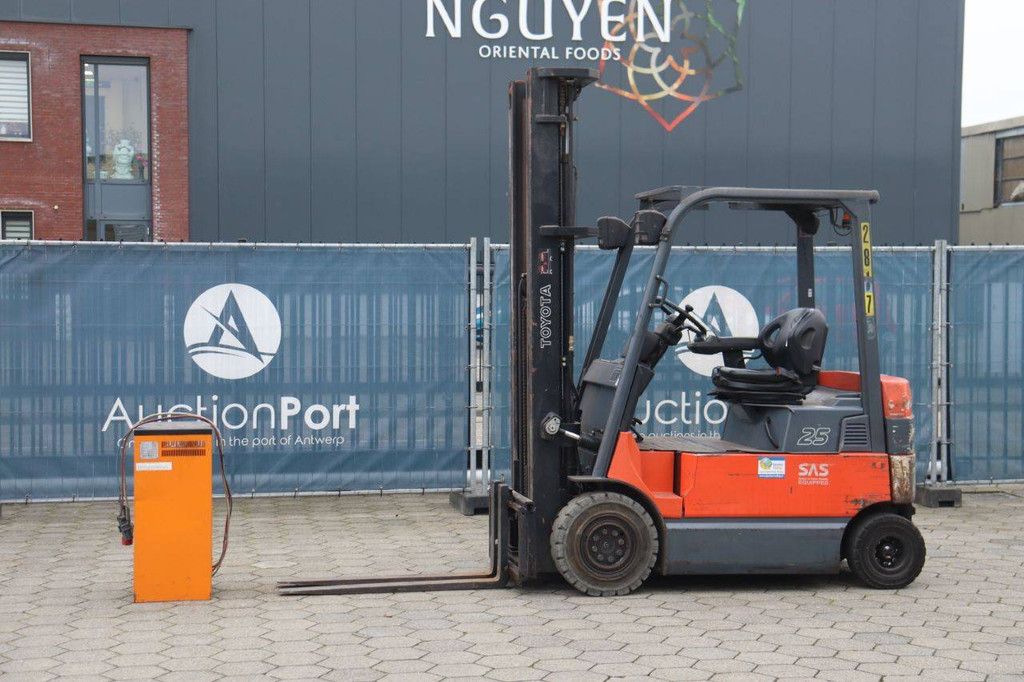 Toyota 7FBMF25 Electric Forklift 2500kg 6.5m 2005